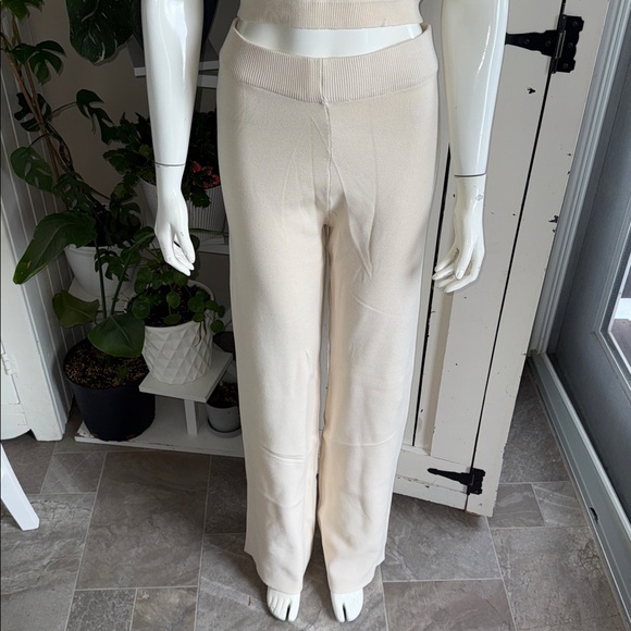 Forever 21 Elegant Cream Sleeveless 2 pc matching set NWOT - Picture 3 of 15
